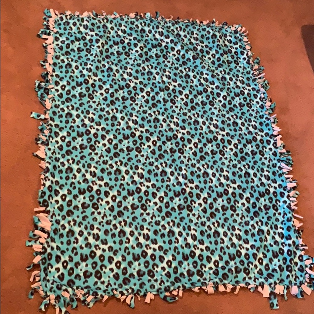 Blue cheetah print tie Blanket